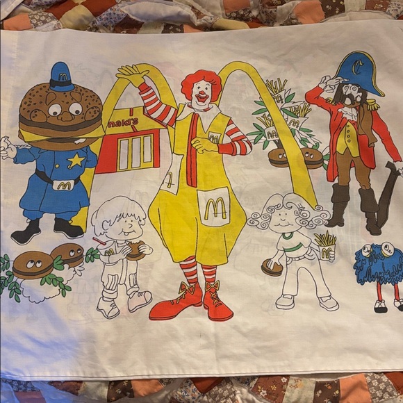 McDonald's Other - ❤️💛Rare 1976 McDonalds St. Mary’s Pillowcase